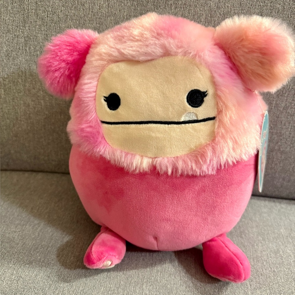 Caparinne Squishmallow 8”